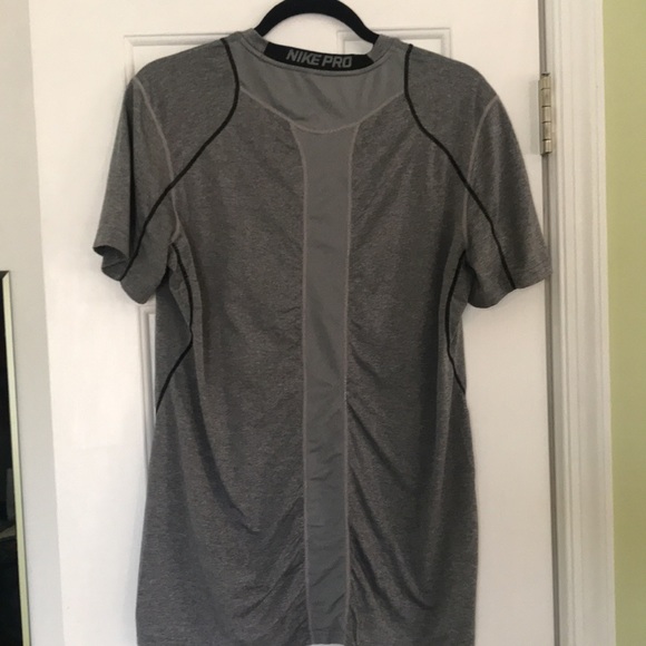 Men’s Nike Pro Fitted Workout Top.EUC.Sz-Medium - Picture 2 of 4
